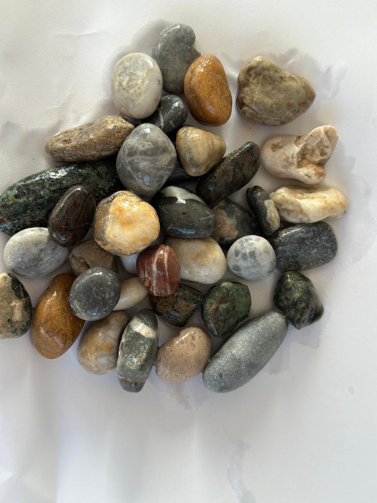 Coloured decorative stone chips