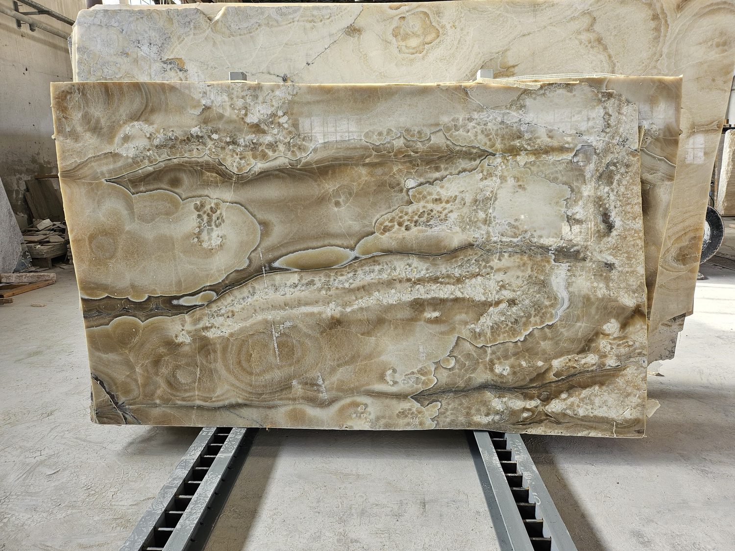 Natural stone slabs at the production facility